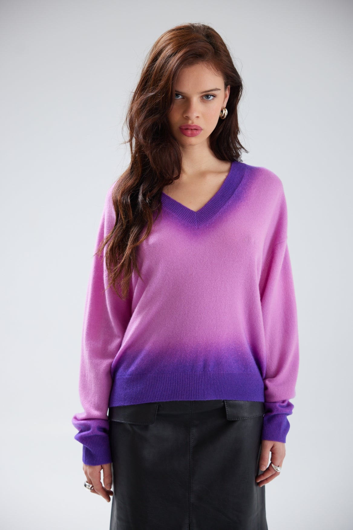 ALORA DIP TRIM V NECK