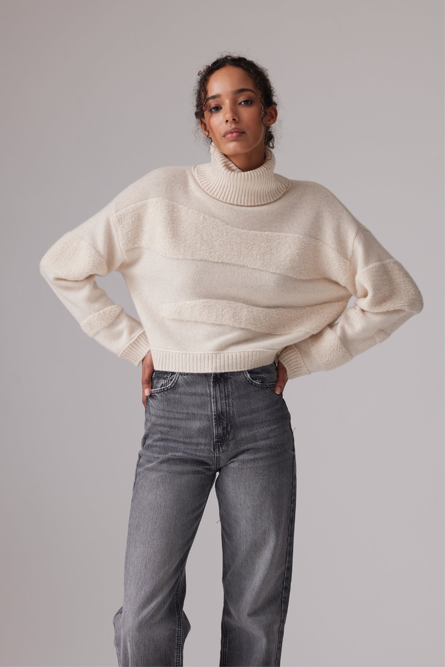 PLUSHY STITCH ROLL NECK 